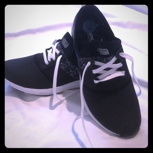 BNWOT New Balance Memory Foam sneakers